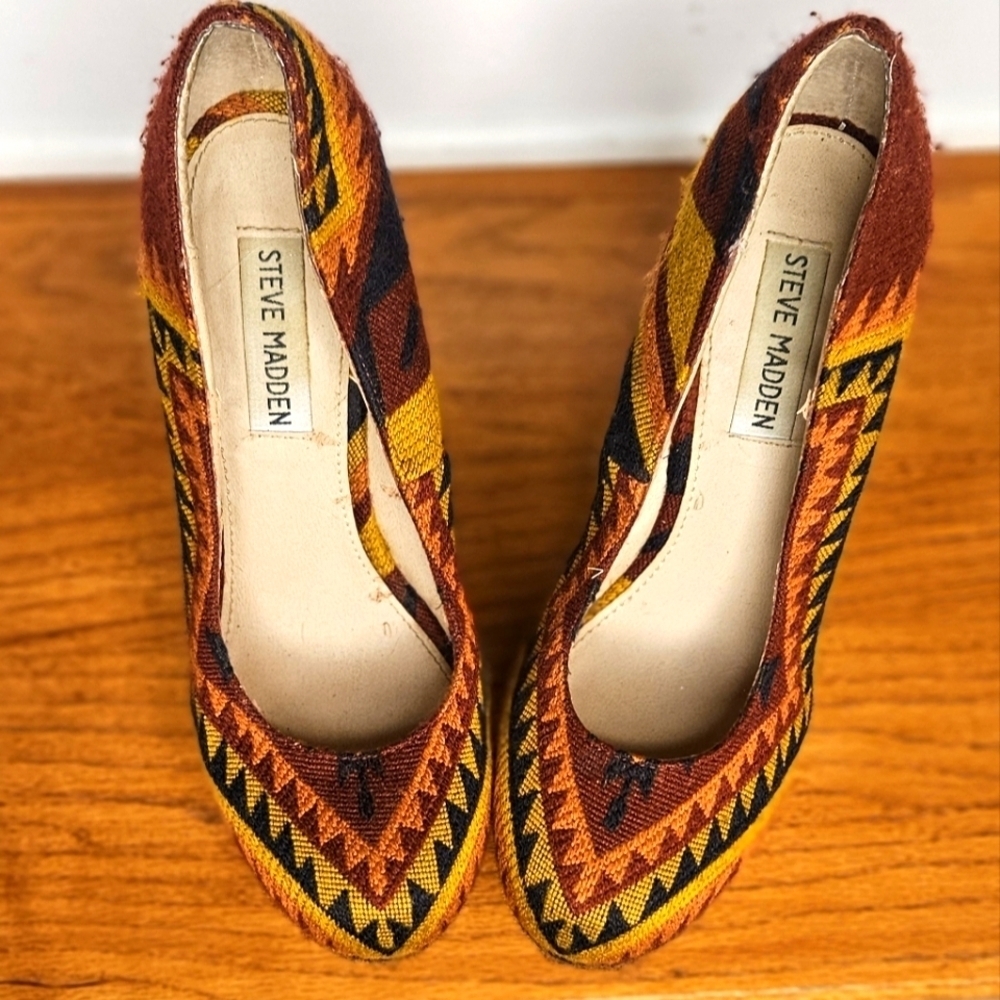 Womens Steve Madden size 7 Pammy Aztec Wedges